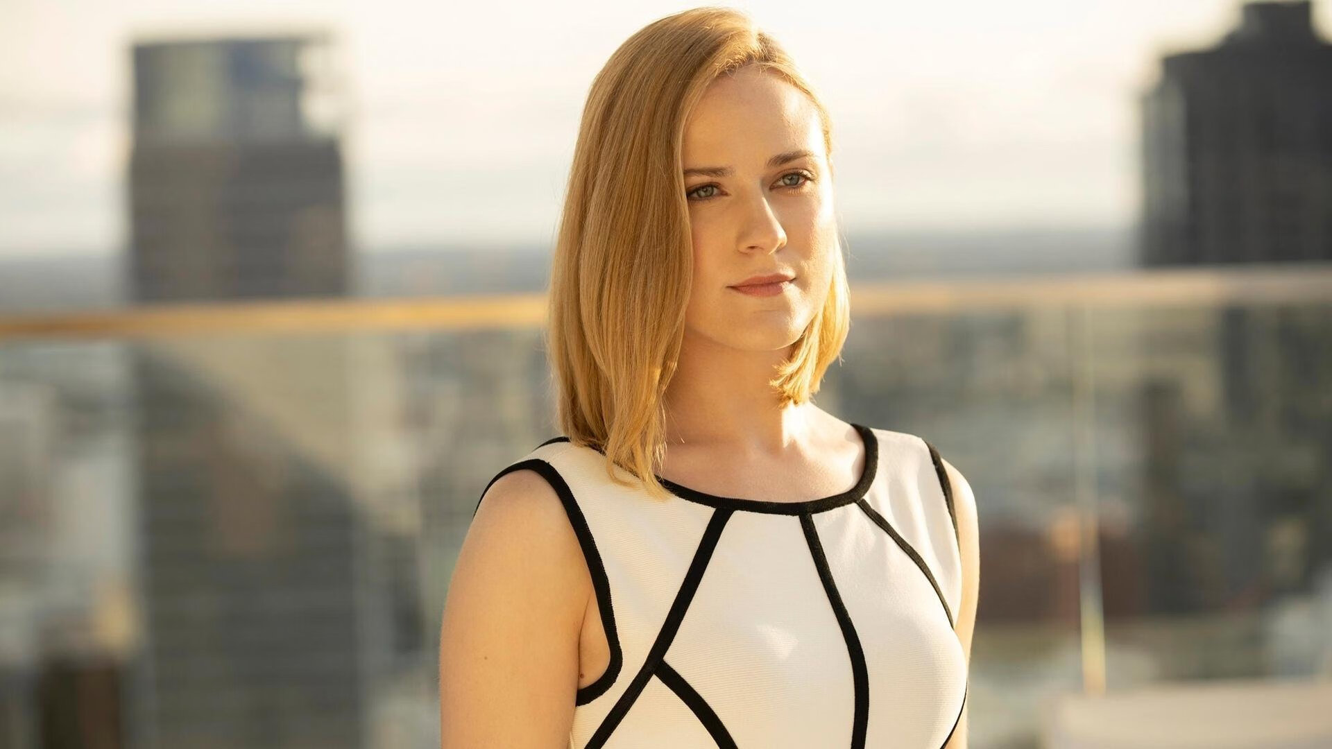 _天幕下的极光穿越:自然奇观中的极限竞赛_,极光的天空